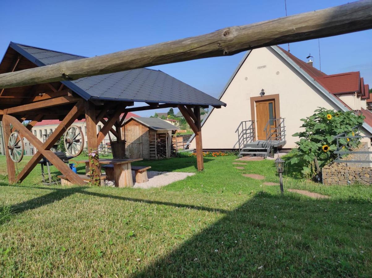 Apartmán na statku Červený Kostelec Exterior foto