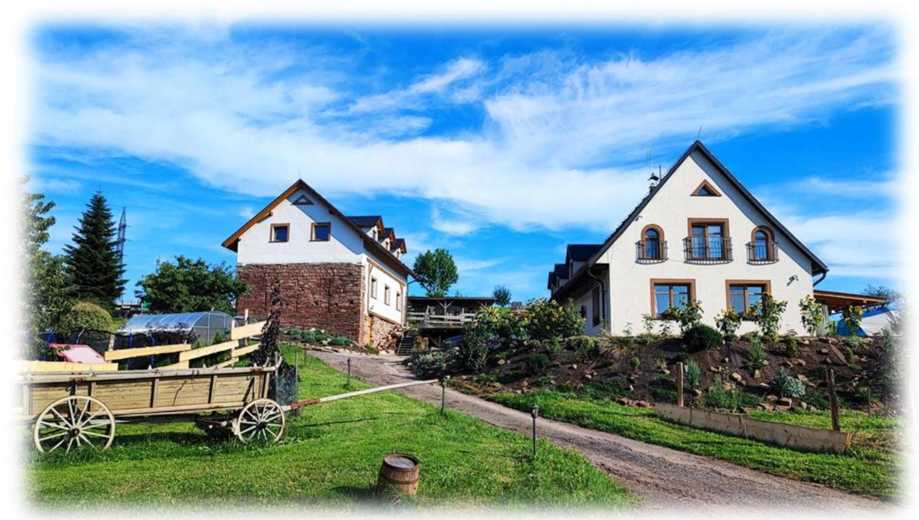 Apartmán na statku Červený Kostelec Exterior foto