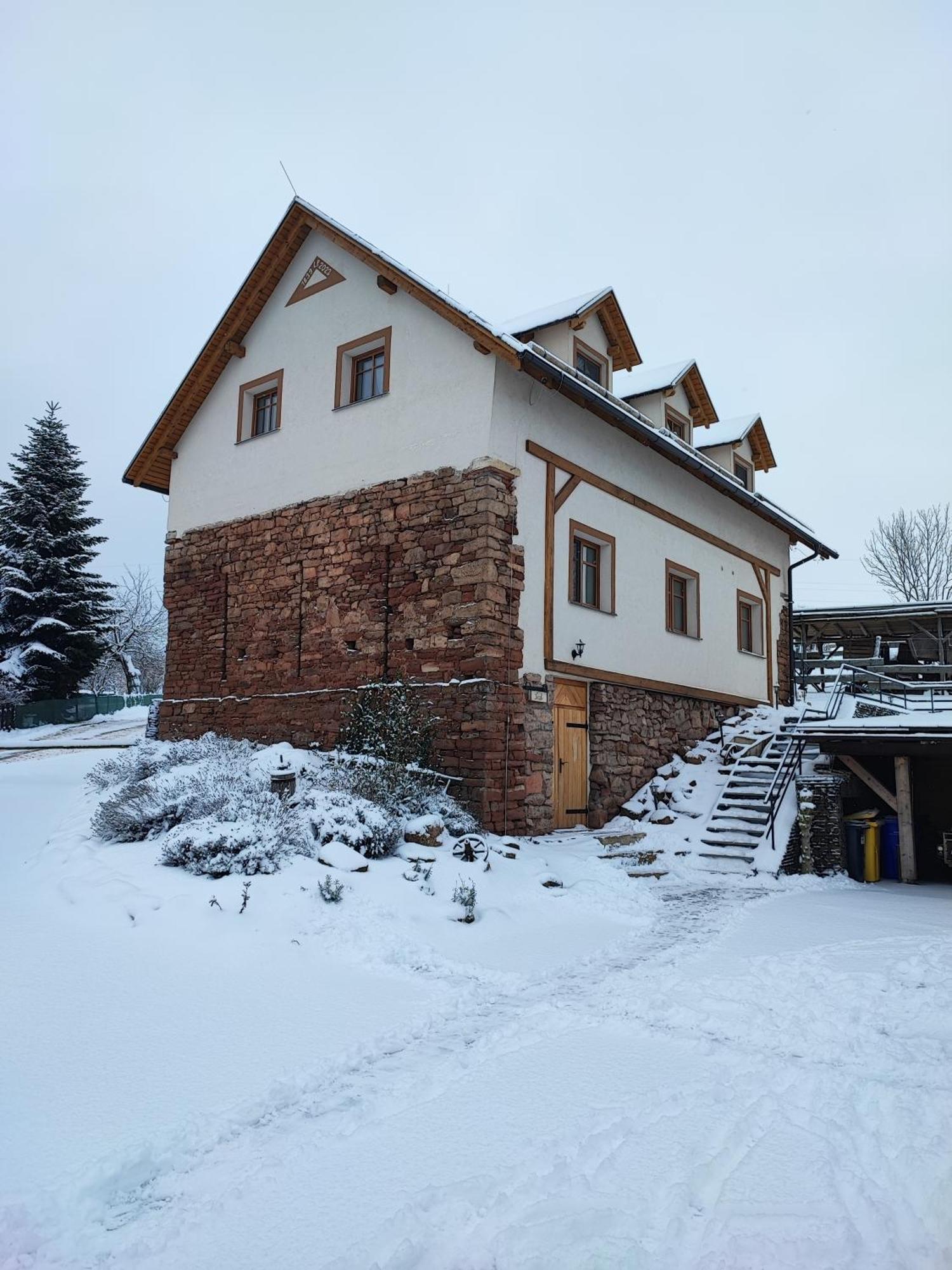 Apartamento Apartmán na statku Červený Kostelec Exterior foto